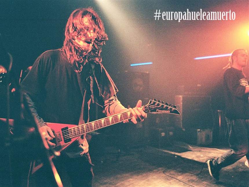 Javi Zurbano guitarrista de Flitter - Europa huele a muerto